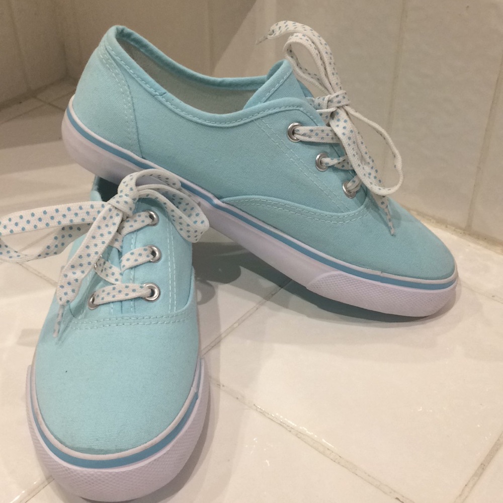 Sz 4 Arizona canvas sea foam green shoes